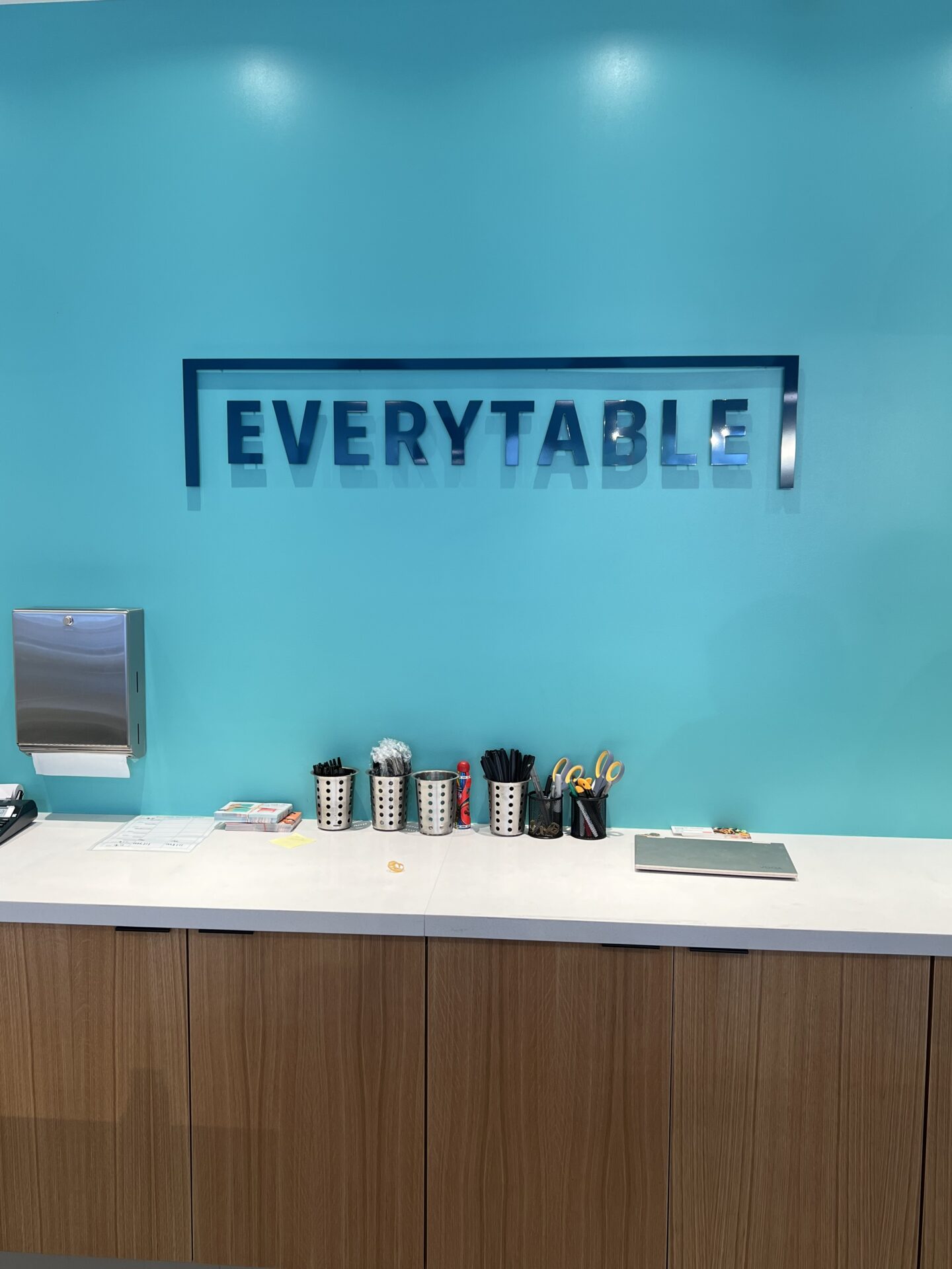 Everytable just good healthy food opens in Chatsworth California. A restaurant that has affordable fast fresh healthy food for everyone.