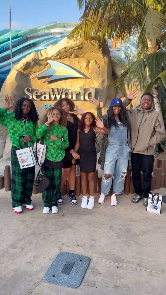 Hey Hey Sunshines, we loved every minute @seaworldsandiego Spooktacular including the all new @gznbubbleshow! Spooktacular is from September 17 to October 31. Kids are free with the purchase of adult tickets! 
.
Y’all, what I love about @seaworldsandiego, they have something for all ages! Spooktacular is kid friendly and you can get Halloween keepsake bags for $3.99. (Membership Discounts Available) All treat candy fun with no tricks at the park! #seaworldsandiego 
.
Our children are getting older-~tween and teens, now. But, y’all, let me tell you they had a Spooktacular time all day! 
.
From the popular all new epic @gznbubbleshow, hula hoops, characters, candy and all the new exhilarating rides, it was a super spooky fun! I still love bubbles! Lol 🫧🫧🫧 
.
Pack up the family and enjoy the day @seaworldsandiego! On the blog, y’all know, I have all the Insider scoop! Click the link in my bio for more! #raisinggreatness 
.
.
.
.
.